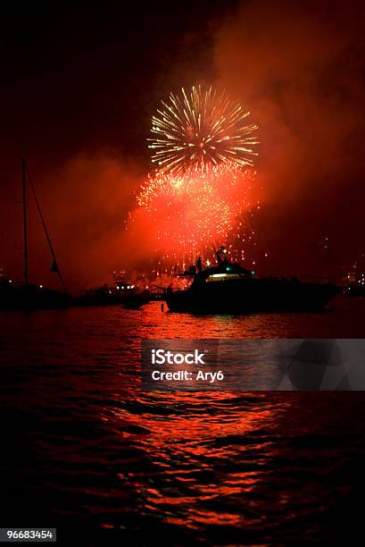 Fuochi Dartificiopirotecnici Incendi - Fotografie stock e altre immagini di Amalfi - Amalfi, Notte, Candela magica