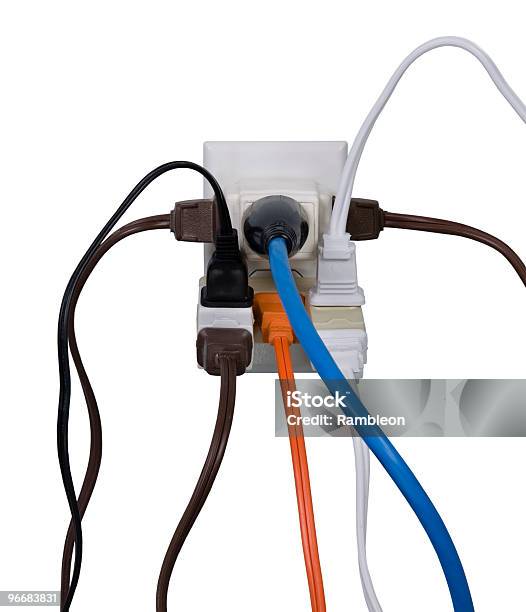 Sovraccarico Elettrica - Fotografie stock e altre immagini di Bianco - Bianco, Cavo - Componente elettrico, Cavo d'alimentazione