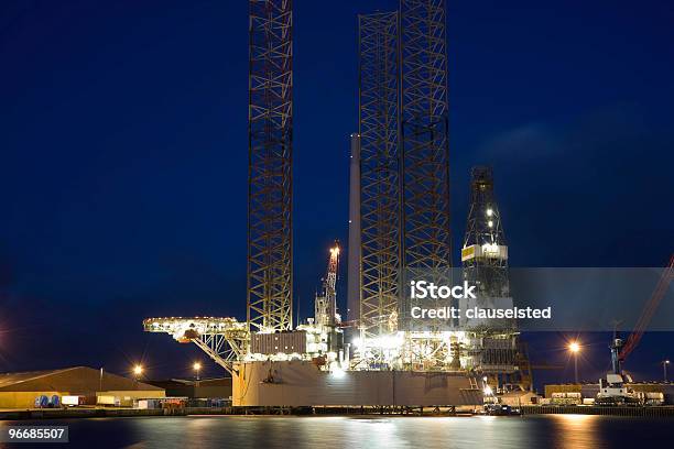 Plataforma Petrolífera En El Puerto Foto de stock y más banco de imágenes de Esbjerg - Esbjerg, Agua, Azul