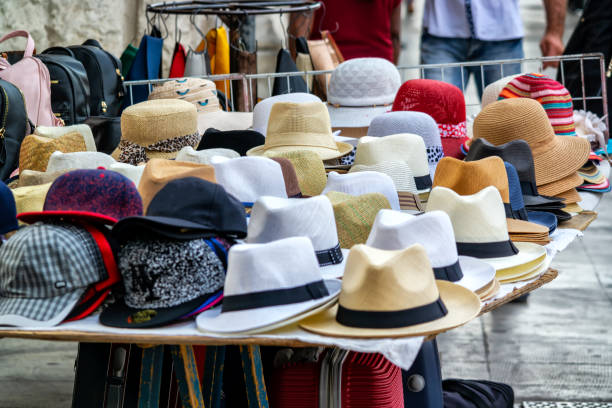шляпа магазин - hat shop стоковые фото и изображения
