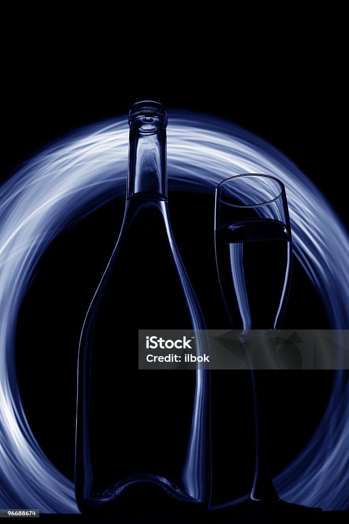 Стекло и бутылка - Стоковые фото Абстрактный роялти-фри