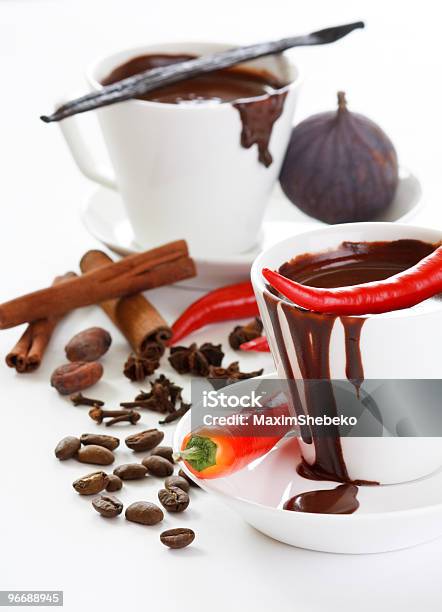 Chocolate Quente Com Especiarias - Fotografias de stock e mais imagens de Café - Bebida - Café - Bebida, Pimenta, Baunilha - Condimento