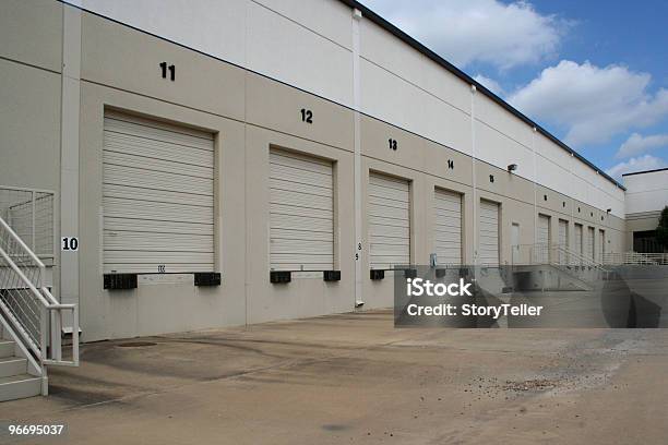 倉庫 Dock02 ロード - 倉庫のストックフォトや画像を多数ご用意 - 倉庫, 上部分, 並んでいる
