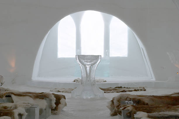 kirche und kapelle des ice hotel in kiruna, lappland - many glacier hotel stock-fotos und bilder