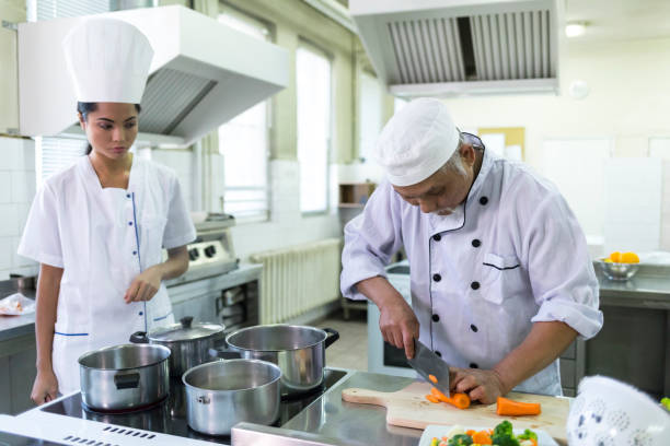 istock Asian chef cutting carrots in asian restaurant 966960474