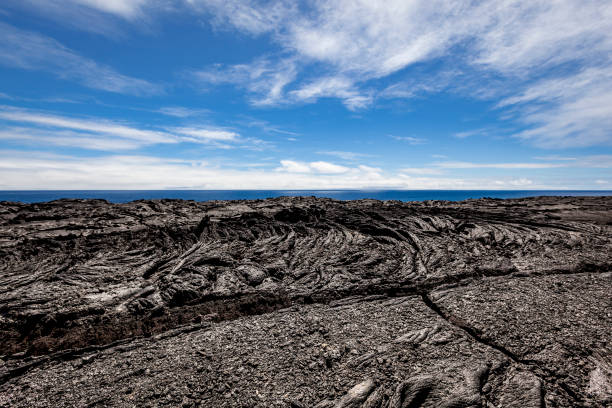 kilauea wulkan lawy pola do oceanu spokojnego, duża wyspa, hawaje - judgement day lava landscape ash zdjęcia i obrazy z banku zdjęć