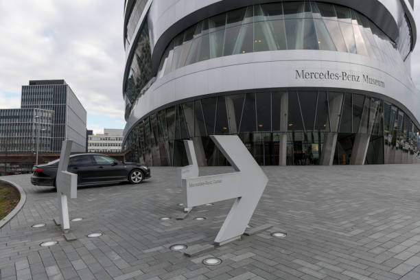 stuttgart, deutschland - 3. februar 2018, the mercedes benz museum outside view - mercedes benz museum stock-fotos und bilder