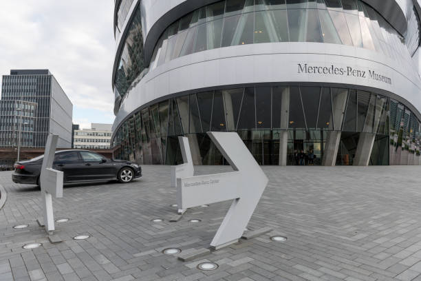 stuttgart, deutschland - 3. februar 2018, the mercedes benz museum outside view - mercedes benz museum stock-fotos und bilder