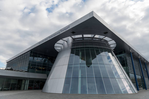 stuttgart, deutschland - 3. februar 2018, the mercedes benz museum outside view - mercedes benz museum stock-fotos und bilder