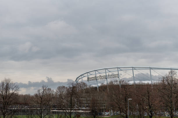 stuttgart, deutschland - 3. februar 2018, die mercedes-benz-museum - der mercedes benz arena - mercedes benz museum stock-fotos und bilder