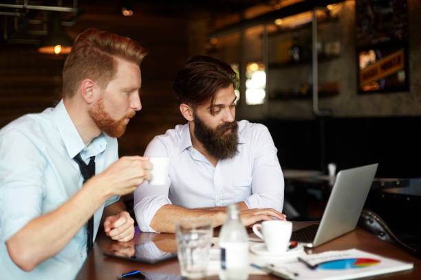 istock Business people in the bar 966979308