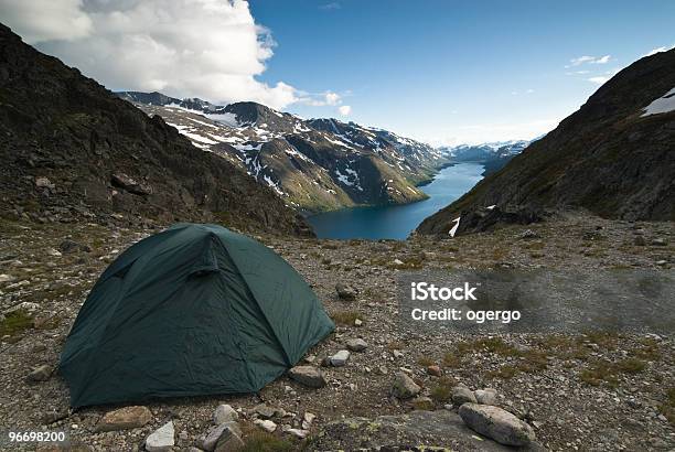 Namiot Camp - zdjęcia stockowe i więcej obrazów Alpinizm - Alpinizm, Badanie, Biwakować