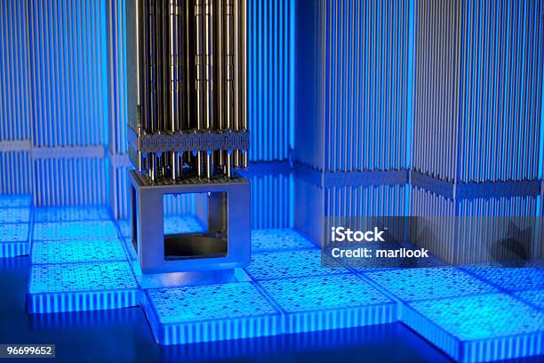Tubos De Metal En Azul Brillo Foto de stock y más banco de imágenes de Reactor Nuclear - Reactor Nuclear, Central nuclear, Abstracto