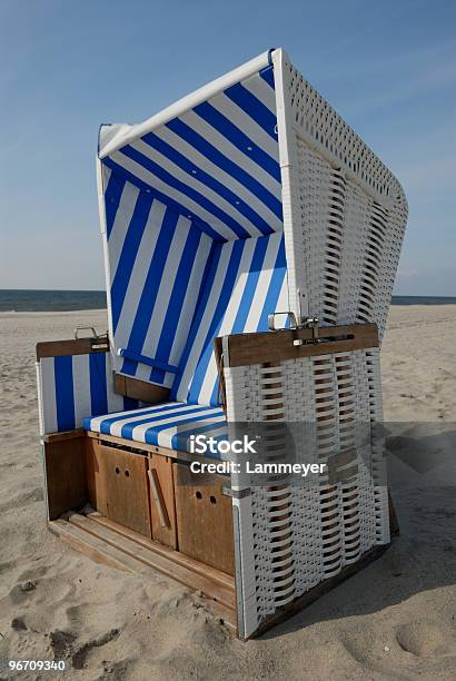 Beachchair 고독-부정적인 감정 표현에 대한 스톡 사진 및 기타 이미지 - 고독-부정적인 감정 표현, 고요한 장면, 관광객