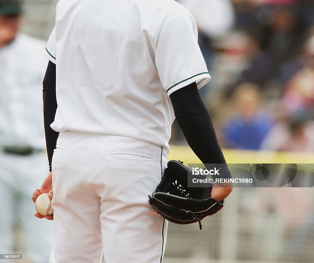 Lanzador de espera de la señal - Foto de stock de Béisbol libre de derechos