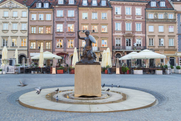 istock Warsaw Old Town Market Square 967191286