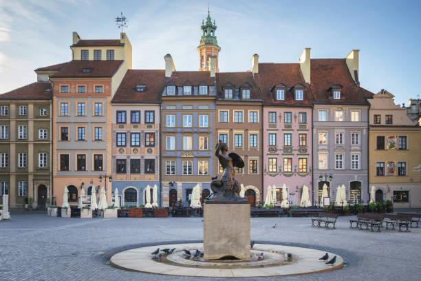 istock Warsaw Old Town Market Square 967191318