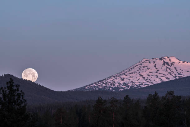 istock Full moon setting over Mount Bachelor in the Cascade Mountains in Central Oregon, USA 967330038
