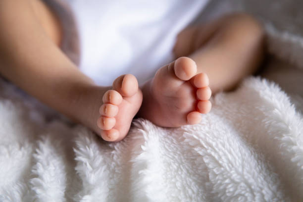 istock Newborn feet in bed 967343666