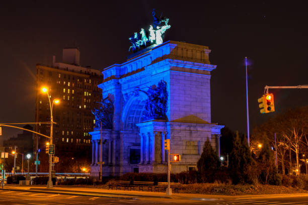 grand army plaza, brooklyn, new york - soldiers and sailors memorial arch imagens e fotografias de stock