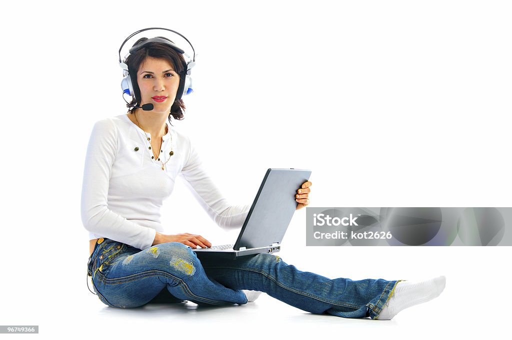 Mulher com fones de ouvido com laptop - Foto de stock de Adulto royalty-free
