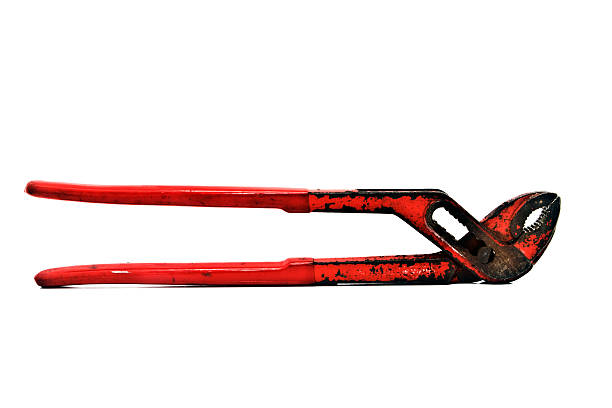 métaux clé anglaise clé à écrous - adjustable wrench wrench clipping path red photos et images de collection