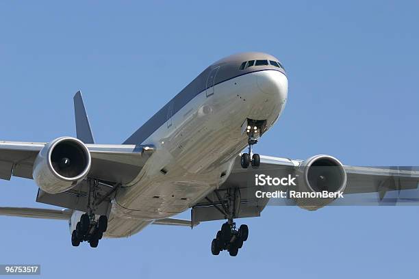 Boeing 777 - Fotografias de stock e mais imagens de Avião - Avião, Cabine de Piloto de Avião, Descolar - Atividade