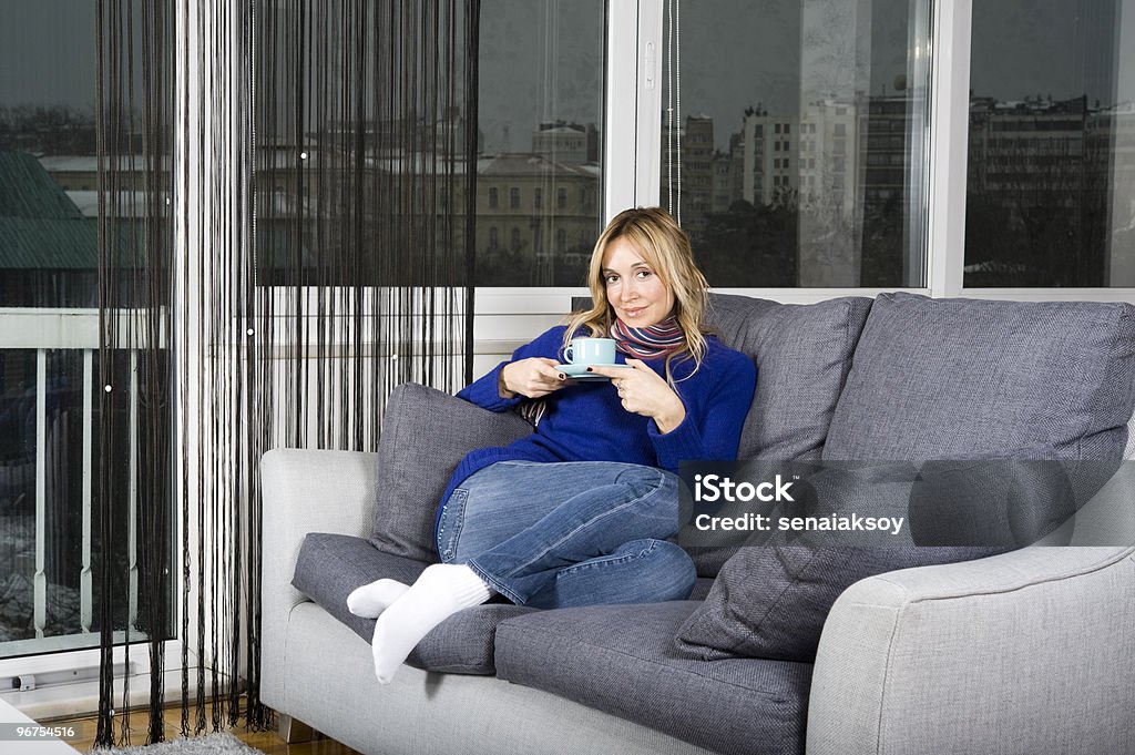 Sick en mi apartamento - Foto de stock de Adulto libre de derechos