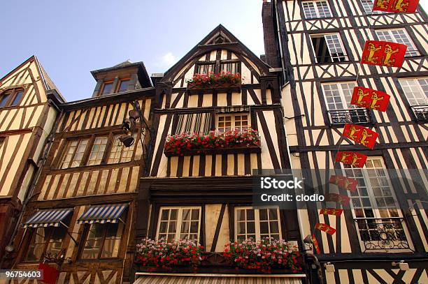 Rouen Vecchio Case Travatura A Traliccio - Fotografie stock e altre immagini di Ambientazione esterna