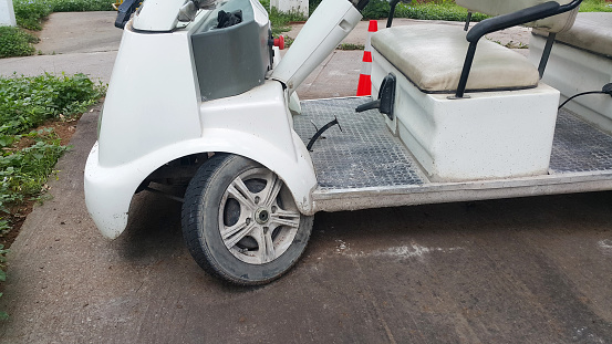 elelctrical goft cart , wheel damaged parking wait for repair