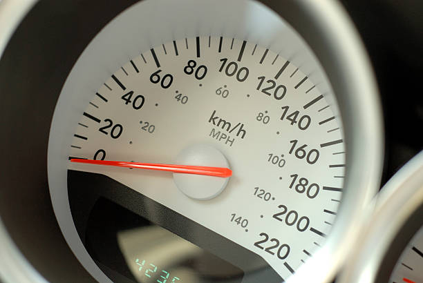 samochodu prędkościomierz - speedometer hyphen number speed zdjęcia i obrazy z banku zdjęć