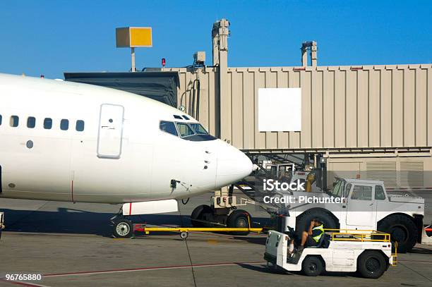 Terminal Lotniczy - zdjęcia stockowe i więcej obrazów Asfalt - Asfalt, Biznes, Brama