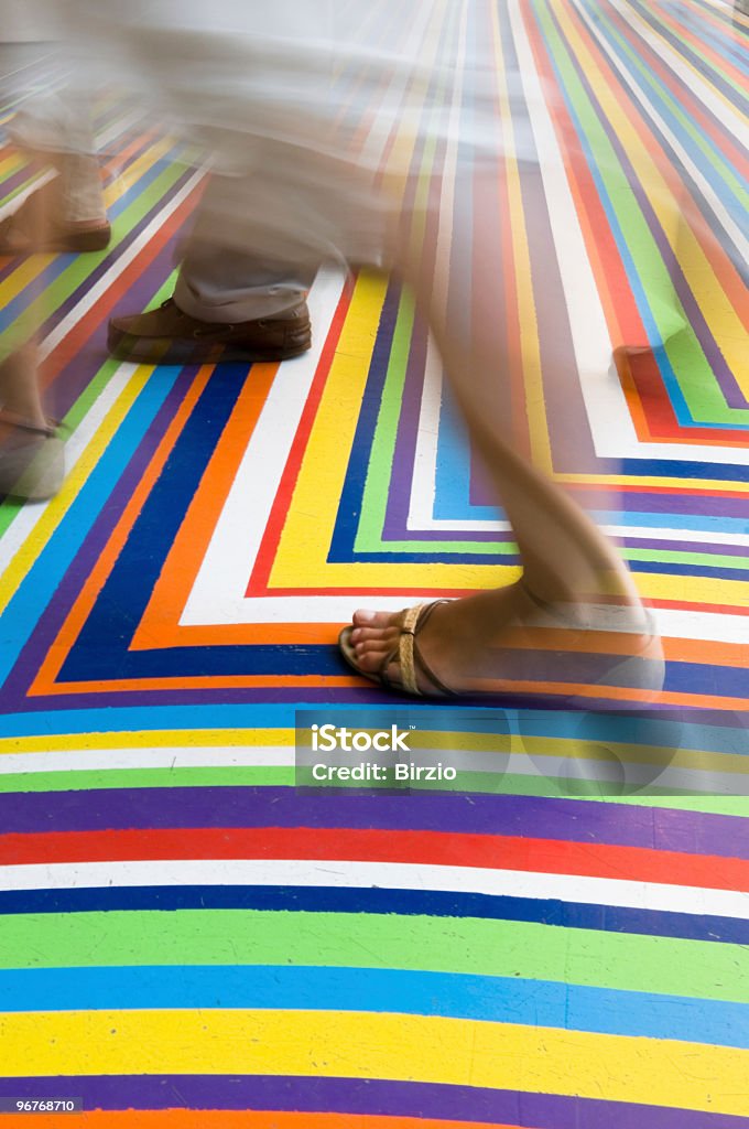 Pessoas a caminhar numa cor Chão - Royalty-free Arte Foto de stock