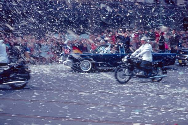 desfile de confeti para un presidente, 1963 - john f kennedy fotografías e imágenes de stock