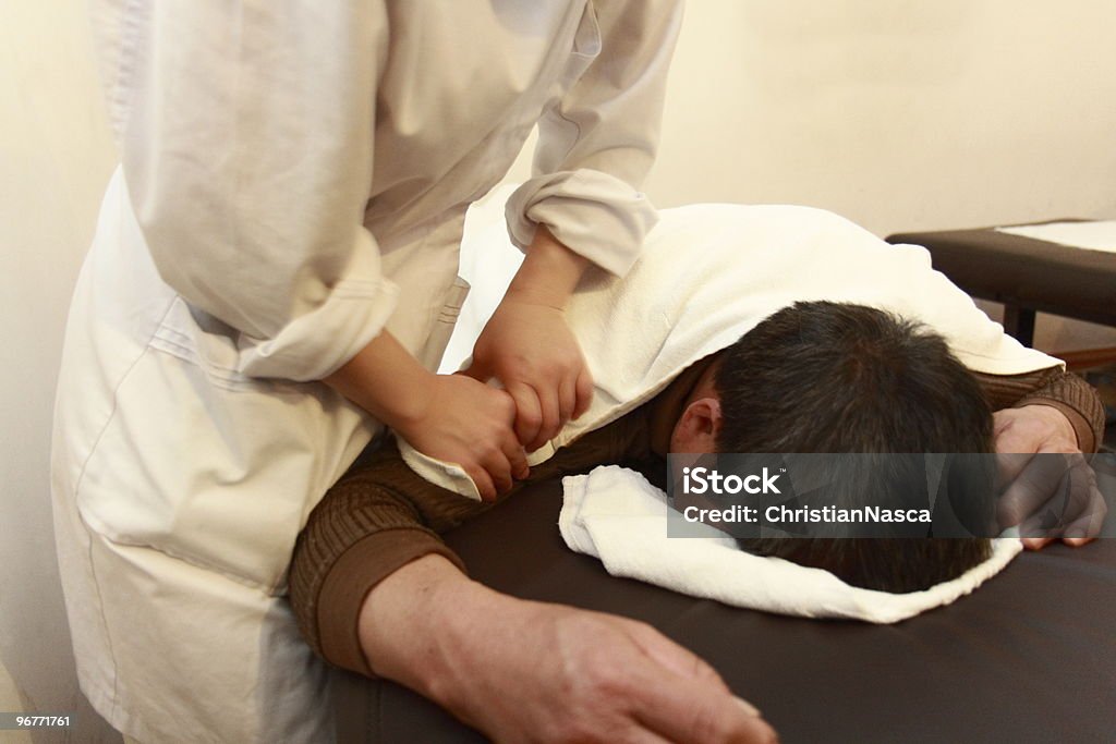 Massagem de corpo inteiro - Foto de stock de Adulto royalty-free