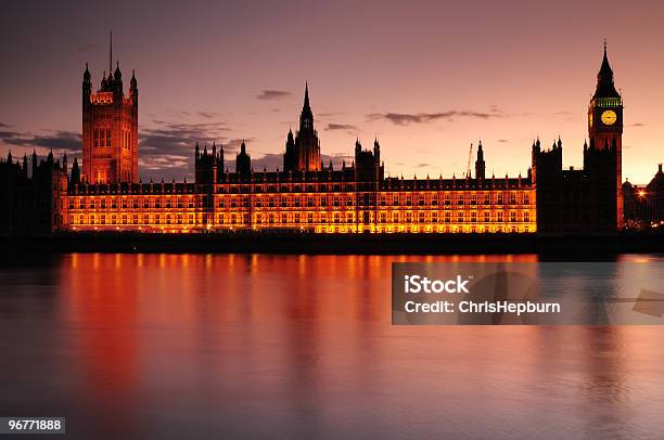 Casas Del Parlamento Foto de stock y más banco de imágenes de Agua - Agua, Aire libre, Anochecer