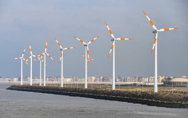 los aerogeneradores del parque eólico de zeebrugge - belgium bruges windmill europe fotografías e imágenes de stock