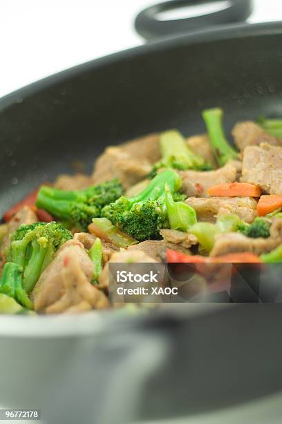 Stir Fry Foto de stock y más banco de imágenes de Alimento - Alimento, Asia, Brécol