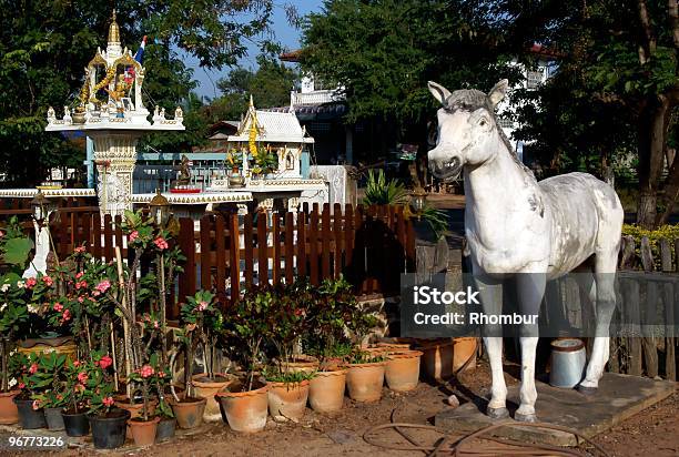 Thai Housetempel Stockfoto und mehr Bilder von Asien - Asien, Blume, Buddhismus