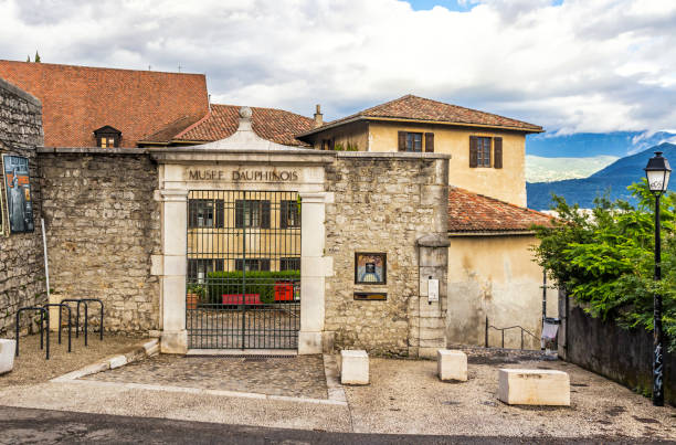 muzeum dauphinois (musee dauphinois) w grenoble, francja - dauphinois zdjęcia i obrazy z banku zdjęć