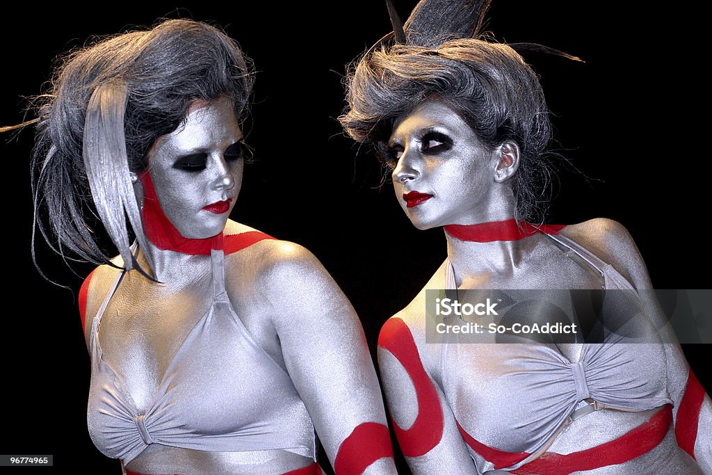 Dos chicas cubiertos en plata - Foto de stock de 18-19 años libre de derechos