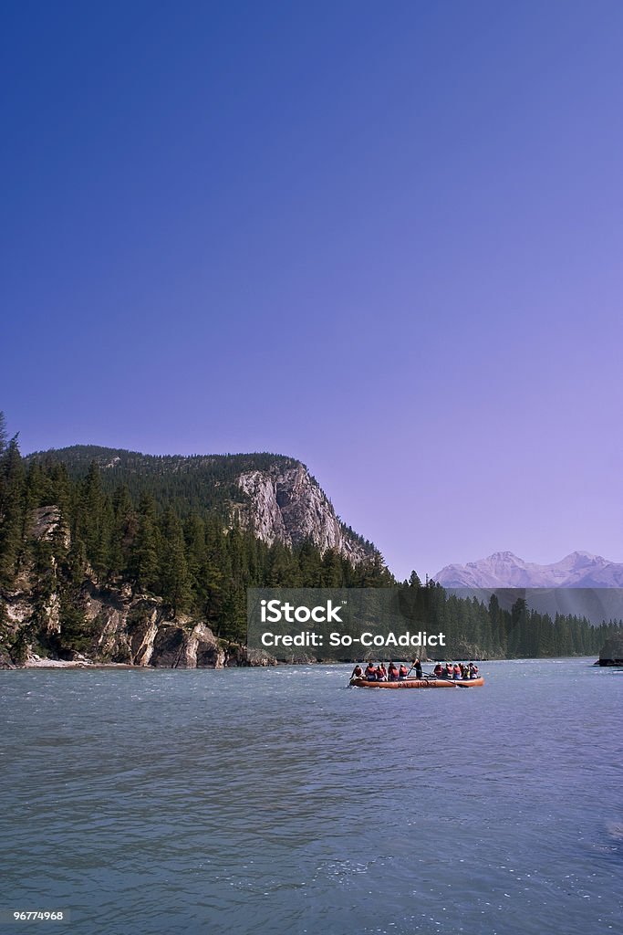 Les circuits de Rafting sur rivière, dans l'Alberta - Photo de Raft libre de droits