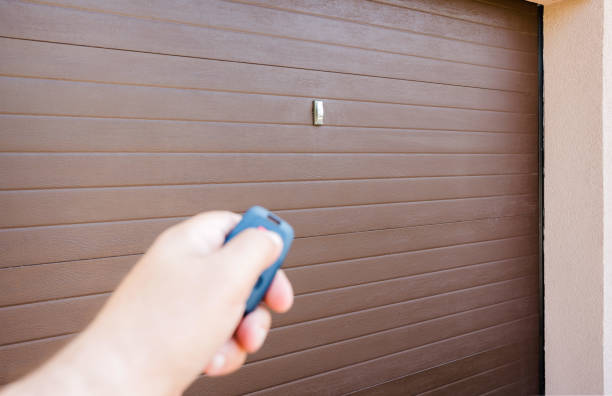 istock Garage door PVC. 967755650