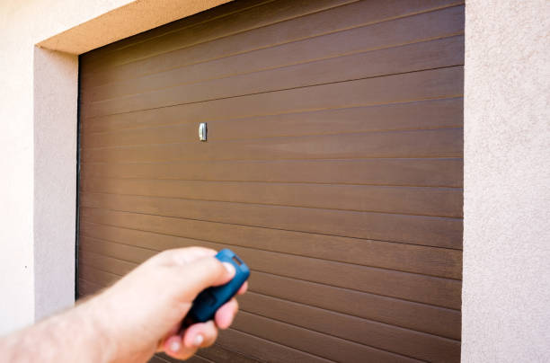 istock Garage door PVC. 967755698
