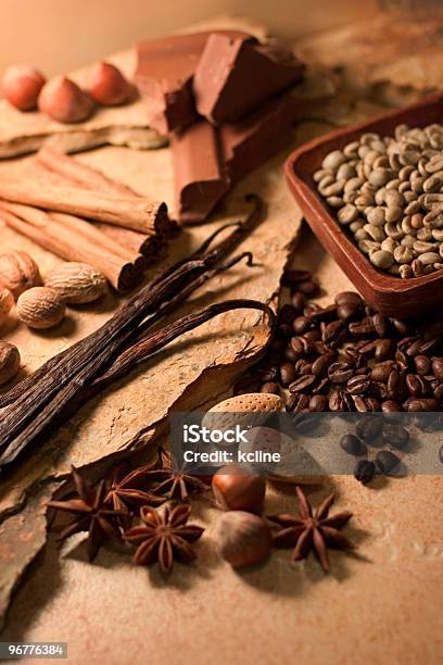 Café Foto de stock y más banco de imágenes de Beige - Beige, Color - Tipo de imagen, Color negro