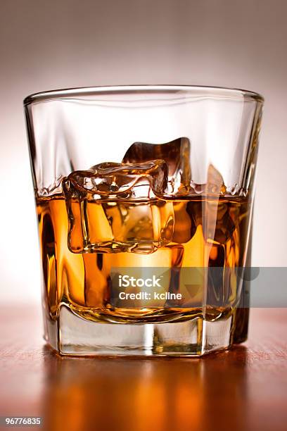 Whisky En Las Rocas Foto de stock y más banco de imágenes de Whisky - Whisky, Ordenado, Whisky escocés puro de malta