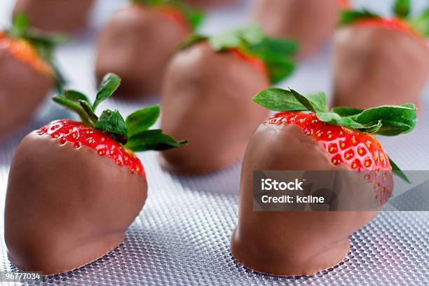 Foto de Deliciosos Morangos Com Chocolate e mais fotos de stock de Coberto de Chocolate - Coberto de Chocolate, Morango, Baga - Fruta