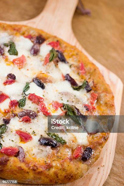 Fresca Pizza Al Forno - Fotografie stock e altre immagini di Italia - Italia, Pizza, Alimentazione non salutare