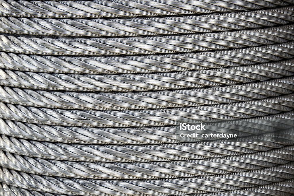 Bobina di cavo industriale di spessore in metallo - Foto stock royalty-free di Accanto