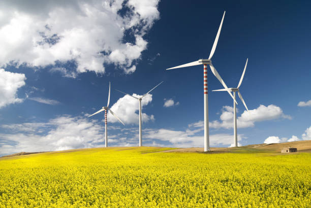 energía alternativa y medio ambiente - wind turbine motion alternative energy wind power fotografías e imágenes de stock